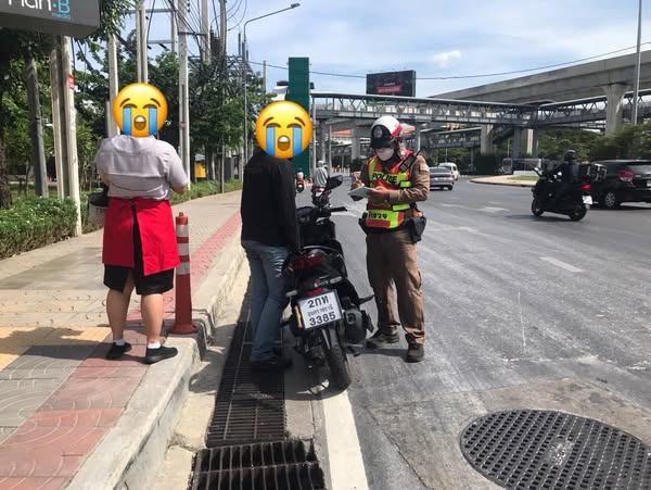 วันนี้ 24 พ.ย. 67 เจ้าหน้าที่ตำรวจจราจรกวดขันวินัยจราจร บริเวณรอบวงเวียนบางเขน ตามมาตรการ “10 รสขม”