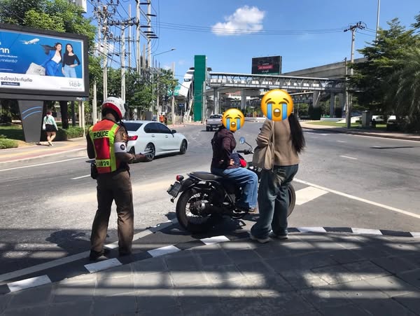 วันนี้ 26 พ.ย. 67 เจ้าหน้าที่ตำรวจจราจรกวดขันวินัยจราจร บริเวณรอบวงเวียนบางเขน ตามมาตรการ “10 รสขม”
