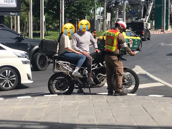 เจ้าหน้าที่ตำรวจจราจรกวดขันวินัยจราจร บริเวณรอบวงเวียนบางเขน ตามมาตรการ “10 รสขม”