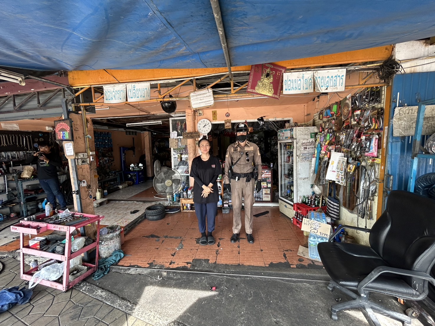 ดำเนินการตรวจค้น ร้านซ่อมรถจักรยานยนต์
