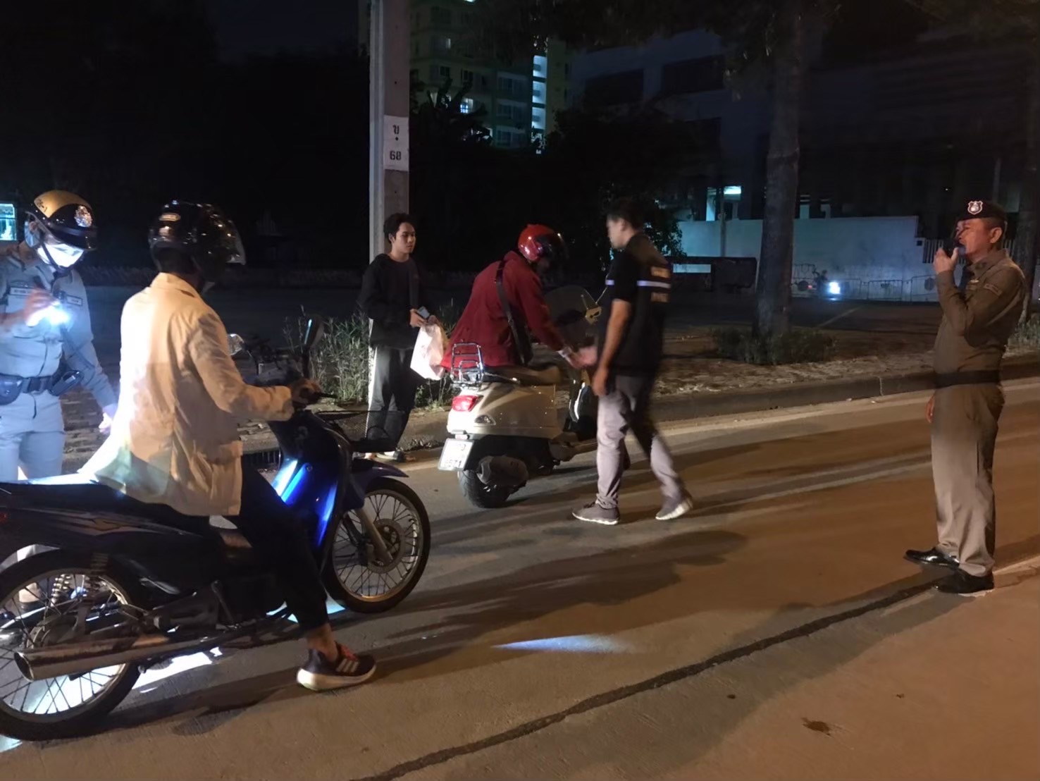 บางเขน 2-1 พร้อมกำลังเลิก ตั้งจุด ว.43 หน้าโชว์รูมนิสสัน ถ.ประเสริฐมนูกิจ