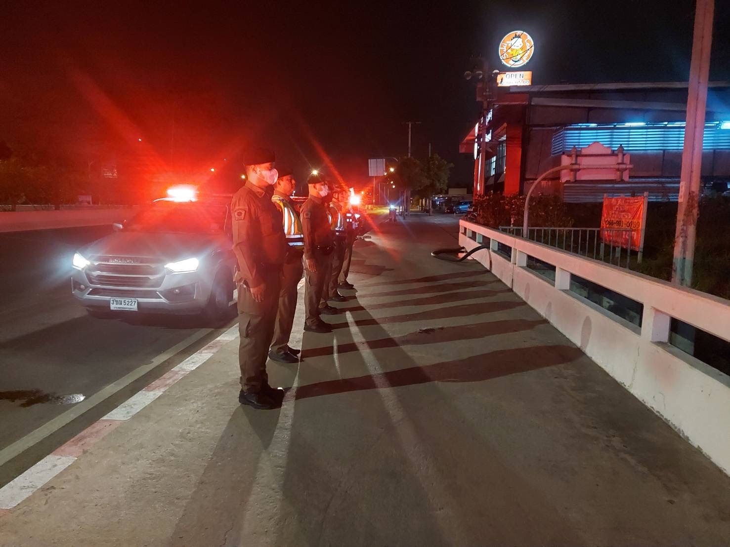 ตรวจ จุดตรวจสัมพันธ์ โซนC บริเวณ ใต้ทางด่วนรามอินทรา เพื่อป้องกันเหตุ อาชญากรรม และรถแข่ง